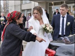 Ciganka je prišla do mlade kod matičara: „Veo koji nosiš nije tvoj, sudbina ti je gorka. Otvori prtljažnik mladoženjinog auta. Molim te kao Boga, otvori…“ …😲😲😲