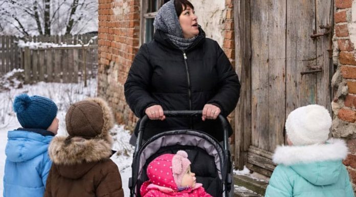 Majka petoro dece nasledila kuću rođake koju je jedva poznavala — a onda je, čim je prešla prag, otkrila tajnu koja ju je sledila do kostiju