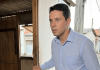 Vratio se podijeliti imovinu nakon razvoda… i pronašao bivšu suprugu kako spava u baraci s njihovim sinom.