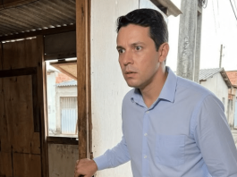 Vratio se podijeliti imovinu nakon razvoda… i pronašao bivšu suprugu kako spava u baraci s njihovim sinom.