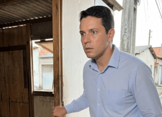 Vratio se podijeliti imovinu nakon razvoda… i pronašao bivšu suprugu kako spava u baraci s njihovim sinom.