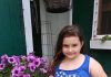 Godinama mi je suprug zabranjivao fotografirati našu 9-godišnju kćer. Jednog dana potajno sam objavila njezinu fotografiju na Facebooku. Dva sata poslije nazvala me nepoznata žena: „Odmah izbrišite tu fotografiju! Nemate pojma koga odgajate u svojoj kući!” Kad je moj suprug čuo njezino ime, pao je na koljena i briznuo u plač…