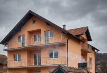 Sin mu je iz Nemačke slao hiljade evra da naprave vilu u selu. Starac je umro u maloj letnjoj kuhinji, željan sina, a ne fasade
